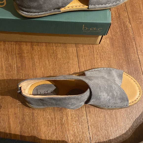 Shoes - Picture 4 of 5